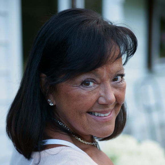 Meet your Posher, Sue - Picture 1 of 1